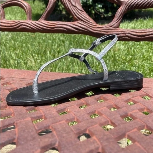 NWT Marc Fisher Studded Metallic Silver Leather Thong Ankle Strap Sandal - Picture 1 of 12